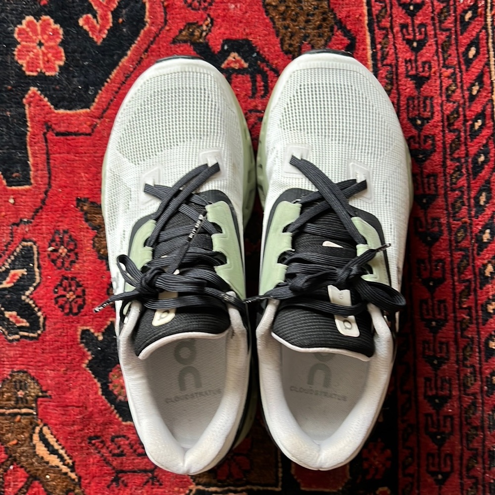 On Running Cloud Stratus running shoes